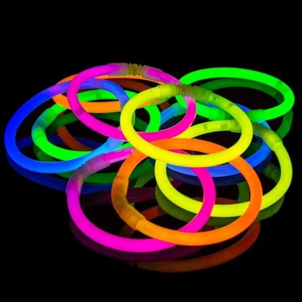 100 различни едноцветни светещи гривни
