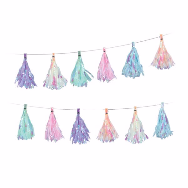 girlyand-.jpg Пастелен Гирлянд с пискюли, преливащи цветове, 200 см – Изображение 1